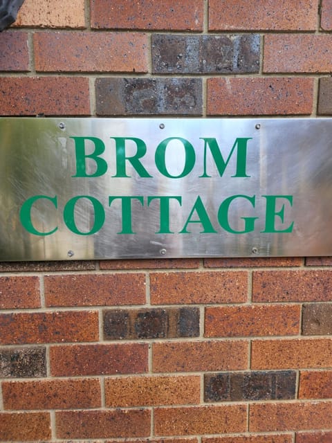 Brom Cottage Bed and Breakfast in Mooloolah Valley