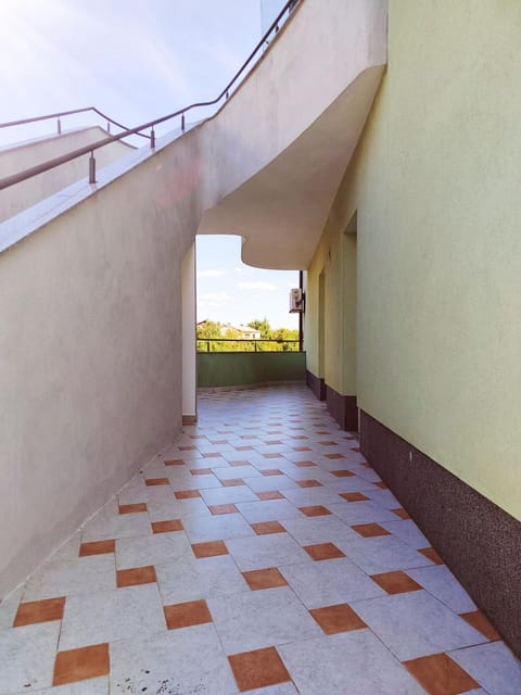 Facade/entrance, Balcony/Terrace