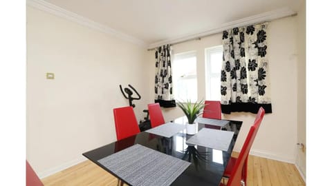 Pass the Keys Central Oxford 2 Bed Apartment with Parking Apartment in Oxford