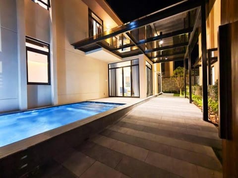 Luxury villa trong Whyndham garden Cam Ranh Villa in Khanh Hoa Province