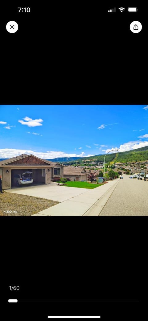 Peaceful and Spacious Lake View Bed and Breakfast in West Kelowna