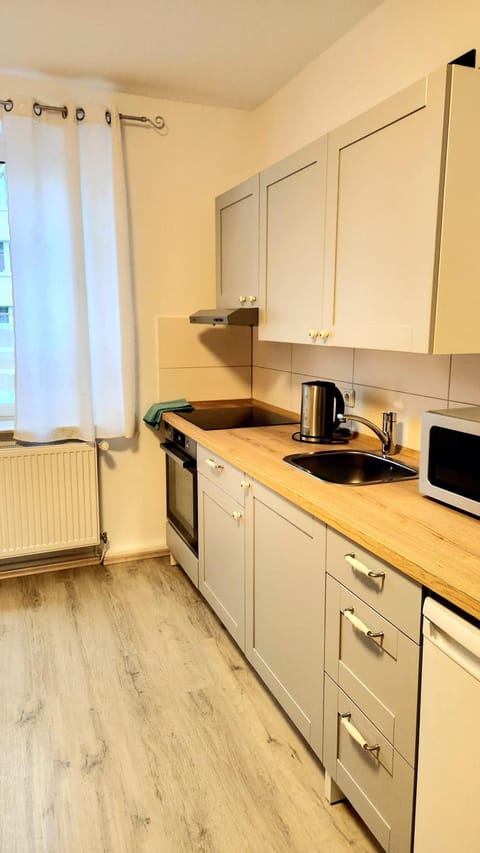 Kitchen or kitchenette, minibar, pet friendly, stove