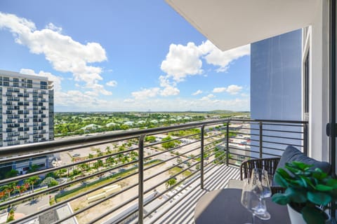 View (from property/room), Balcony/Terrace, City view