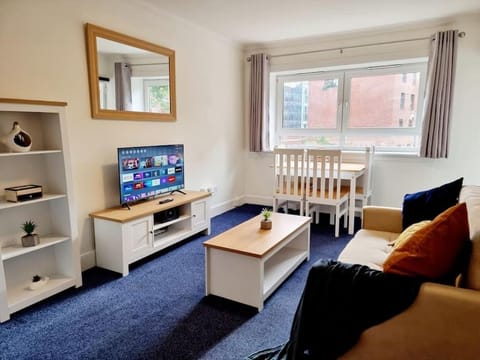 One Bed Holiday Home in the Heart of Glasgow Apartment in Glasgow