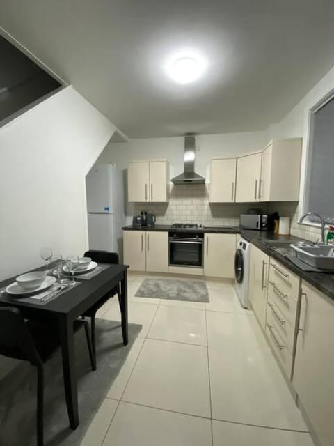 Comfortably furnished 2 bedroom home in Bolton Condo in Haulgh
