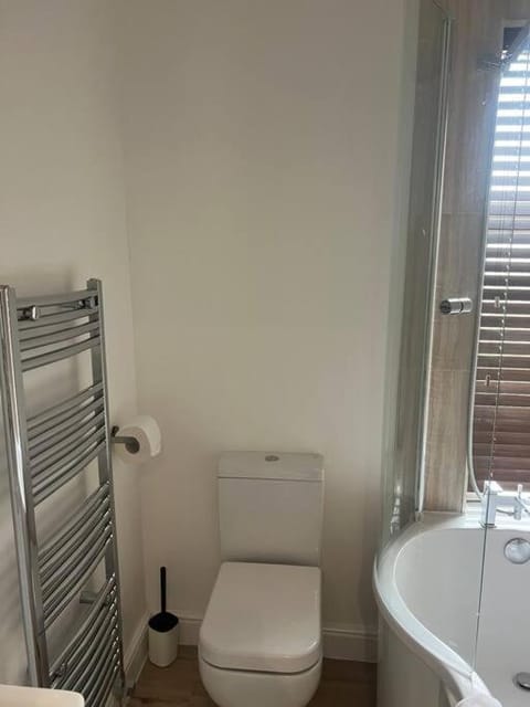 Comfortably furnished 2 bedroom home in Bolton Condo in Haulgh