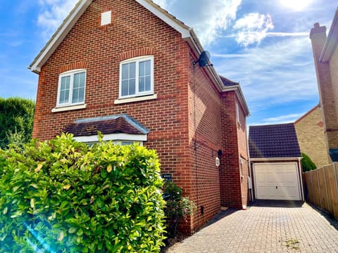 Luxury 3 Bed Detached Home In Windsor House in Windsor