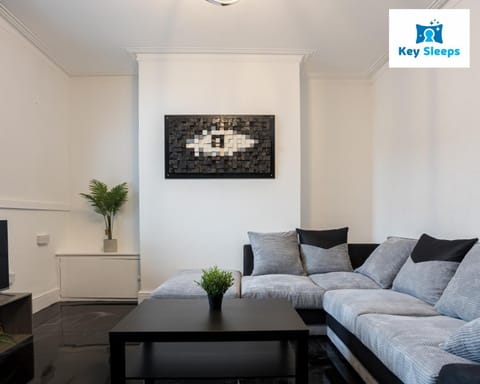 Stylish House By Keysleeps Central&Free Parking&Games Room At St Helens Apartment in St Helens