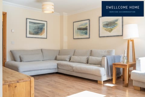 Dwellcome Home Ltd 5 Bed 3 Bath Aberdeen House - see our site for assurance Casa in Aberdeen