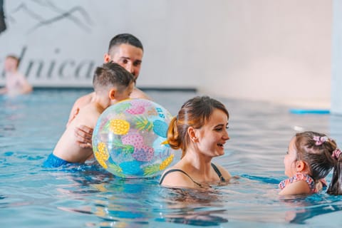 Pool view, Swimming pool, children, Family