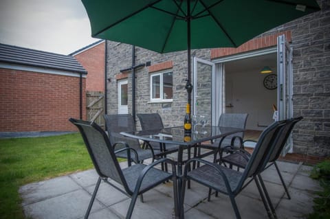 Maes Yr Odyn - 3 Bedroom Holiday Home - Narberth House in Narberth