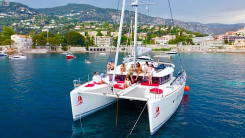 Property building, Nearby landmark, Natural landscape, Activities, Summer, Sea view, group of guests