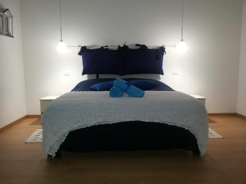 Bed, Photo of the whole room, Decorative detail