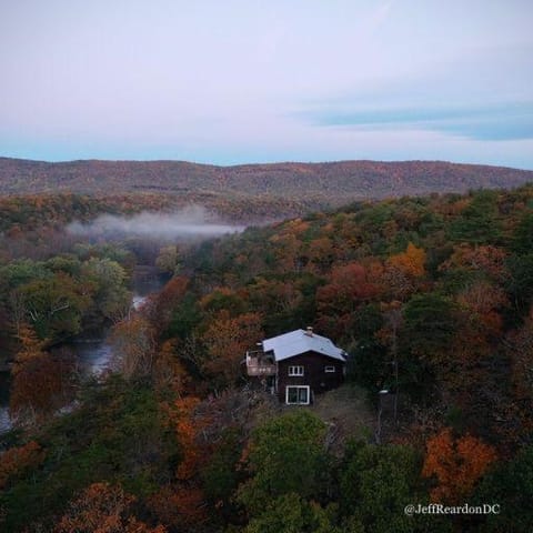 Riverfront Log Cabin House in Shenandoah Valley