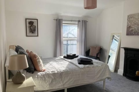 Cosy 2 bed terraced house in Conwy House in Gyffin