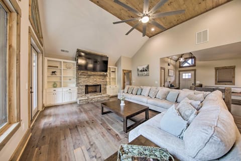 Charming Ellijay Escape Hot Tub and Game Room House in Ellijay