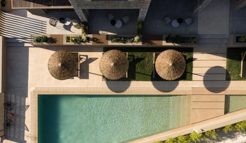 Balcony/Terrace, Seating area, Pool view