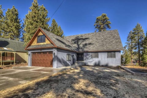 Dawn and Dusk by AvantStay Modern Cabin in Great Location w Home Theatre House in Big Bear