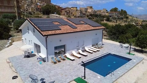 Property building, Day, Bird's eye view, Pool view, Swimming pool, sunbed