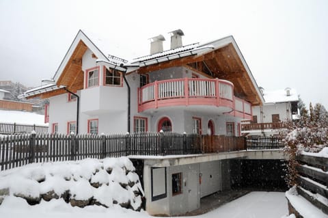 Facade/entrance, Winter