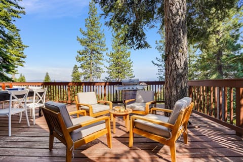 Horizon by AvantStay Stunning A-frame Cabin w Hot Tub Billiards Lake Views House in Tahoe City