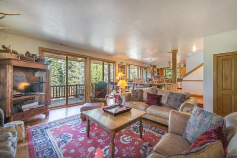 Ellis Peak by AvantStay Beautiful McKinney Cabin w Filtered Lake Views House in Homewood