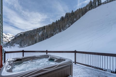 Etta Place 1 by AvantStay Ski In Ski Out Unit w Views of the Slopes House in Telluride