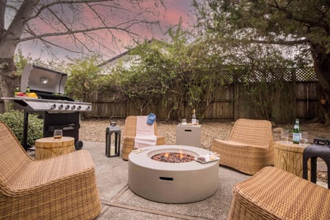 Black Oak by AvantStay Modern Chic Santa Rosa Hideaway with Jacuzzi Pool Table Fire Pit House in Santa Rosa