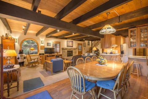 Musketeer by AvantStay Family Friendly Home In Tahoe Swiss Village House in Sierra Nevada