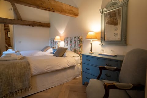 Stackyard Lodge - enchanting 18th Century converted barn in the Waveney Valley House in South Norfolk District