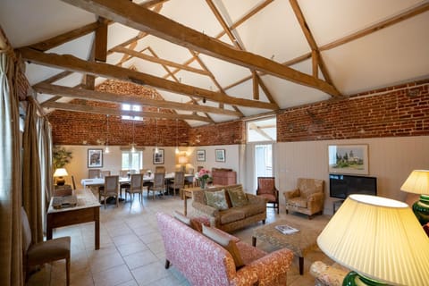 Stackyard Lodge - enchanting 18th Century converted barn in the Waveney Valley House in South Norfolk District