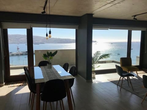 AMPLIO 4D3B Mejor ubicación Valparaíso Parking 6PAX Servicio HOM Condo in Valparaiso