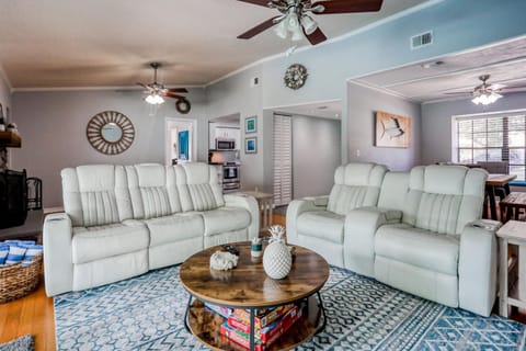 SeaFoam Happy Homes House in Palm Harbor