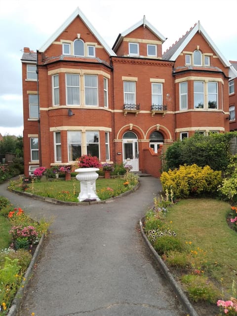 St Anne's Lodge Apartments Penthouse with Seaview, Lytham St Anne's Apartment in Lytham St Annes