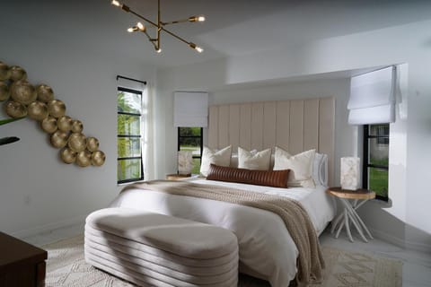 Glamorous 3-Bedroom Villa with Heated Pool Sarasota Area Chalet in Port Charlotte