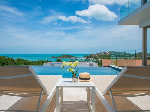 Day, Natural landscape, View (from property/room), Balcony/Terrace, Seating area, Pool view, Sea view, Swimming pool, sunbed