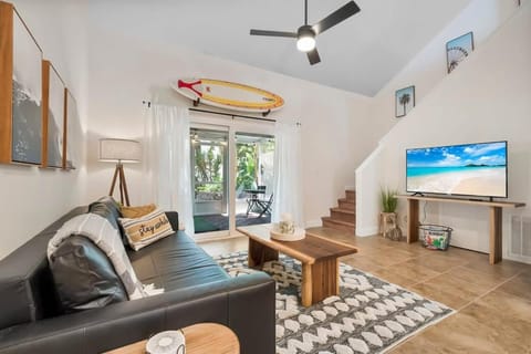 Surfs Up Minutes to Beach Dog Friendly 2 King Beds Casa in Vilano Beach