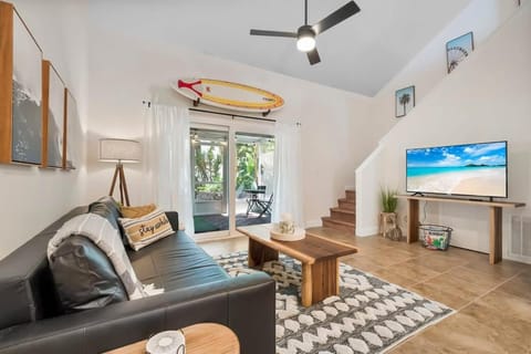 Surfs Up Minutes to Beach Dog Friendly 2 King Beds Maison in Vilano Beach