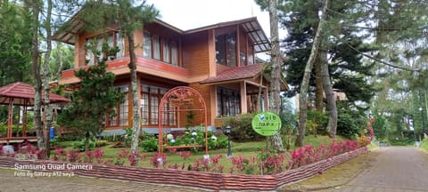 Vila Dinar Tulip Hill Villa in Parongpong