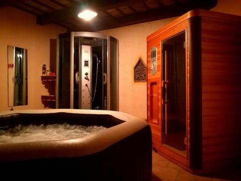 Hot Tub, Bathroom