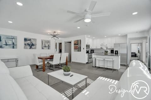 Unique 3-storey Home with Beautiful Lake View Haus in Deerfield Beach