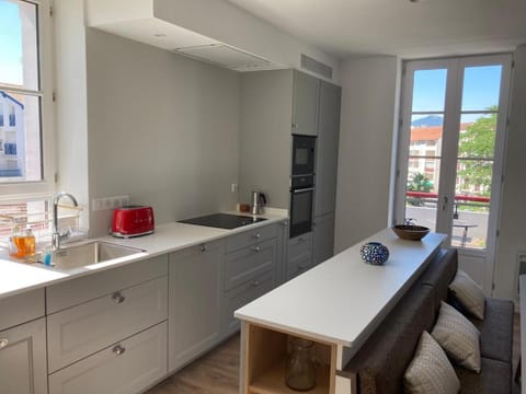 Superbe appartement T3 au centre plage .Parking Apartment in Hendaye