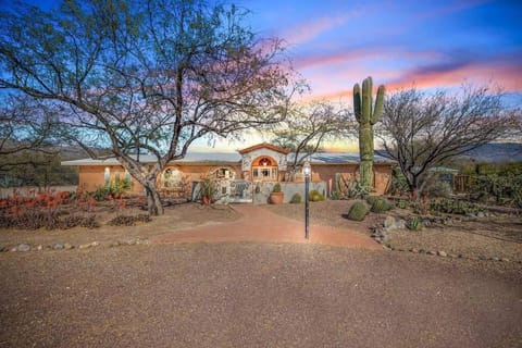 Casa Saguaro - Newly Remodeled, Pool and Mtn Views Haus in Tanque Verde