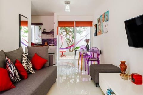 Roxie’s Charming Art House, Great Location Apartment in Tulum