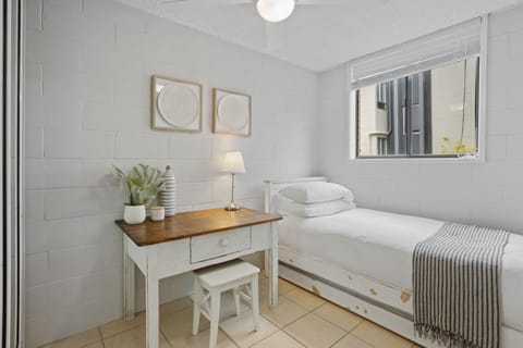 Inner City apartment living in quiet location Condominio in Indooroopilly