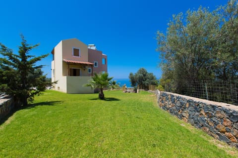 Maroulas Villas Ioanna & Stavros, stunning views, By ThinkVilla Chalet in Rethymno