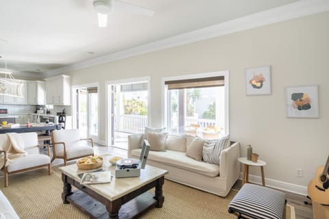 Fin by AvantStay 9 BR Destin Oasis with Pool Spa Walk to Beach House in Rosemary Beach