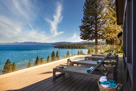 Lakeview by AvantStay Private Waterfront Cabin on Lake Tahoe w Hot Tub Views House in Tahoe Vista