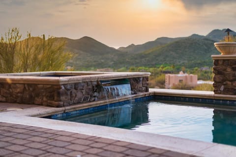 Sunbeam by AvantStay Elegant Private Desert Home w Infinity Pool Spa View Haus in Carefree