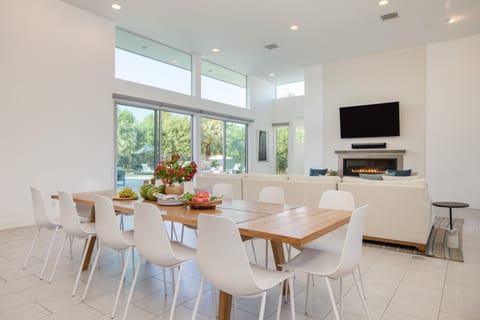 Polo Villa 4 by AvantStay Features Outdoor Kitchen, Pool, & Spa 260-318 5 Bedrooms House in La Quinta
